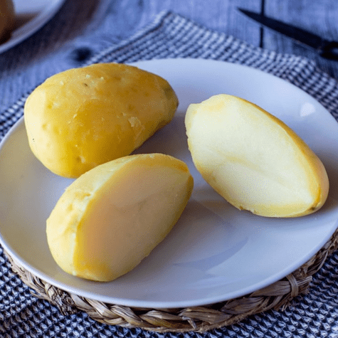 Papas recién sancochadas, listas para acompañar cualquier plato. Papas recién sancochadas, listas para acompañar cualquier plato.