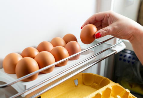 Los expertos no recomiendan conservar los huevos en la refrigeradora. Los expertos no recomiendan conservar los huevos en la refrigeradora.