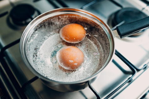 Evita la salmonella cociendo los huevos. Evita la salmonella cociendo los huevos.