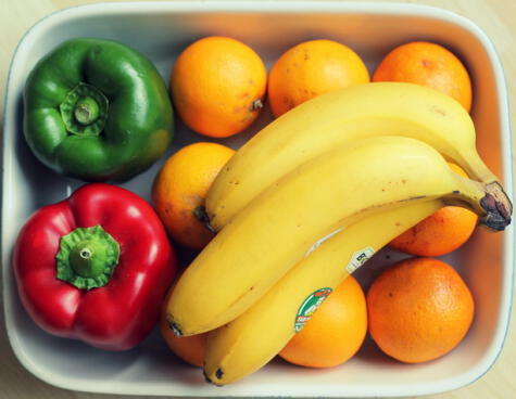 Algunas frutas y verduras, como uvas, frutos rojos y verduras de hojas verdes, deben almacenarse en el refrigerador para prolongar su frescura. Algunas frutas y verduras, como uvas, frutos rojos y verduras de hojas verdes, deben almacenarse en el refrigerador para prolongar su frescura.