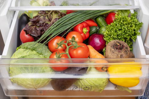 Coloca las verduras en los compartimentos, separados de otros productos. Coloca las verduras en los compartimentos, separados de otros productos.