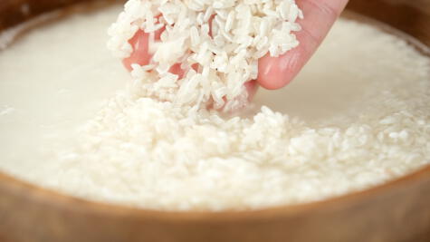 No es necesario lavar el arroz, todo dependerá del resultado que desees. No es necesario lavar el arroz, todo dependerá del resultado que desees.