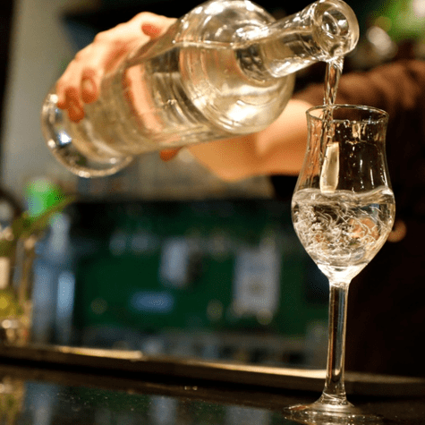 El aguardiente chileno fue denominado "pisco" en la India. El aguardiente chileno fue denominado "pisco" en la India.