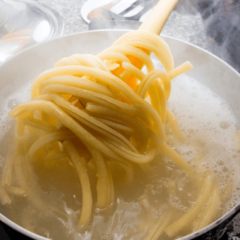 El mejor truco para cocer pasta sin gastar energía. El mejor truco para cocer pasta sin gastar energía.