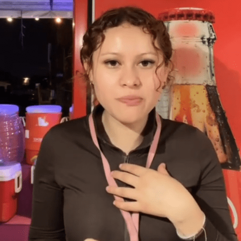 La dueña de la lonchería se quedó sorprendida ante la propuesta. La dueña de la lonchería se quedó sorprendida ante la propuesta.