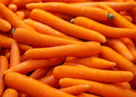Las zanahorias tienen betacarotenos y antioxidantes. Las zanahorias tienen betacarotenos y antioxidantes.
