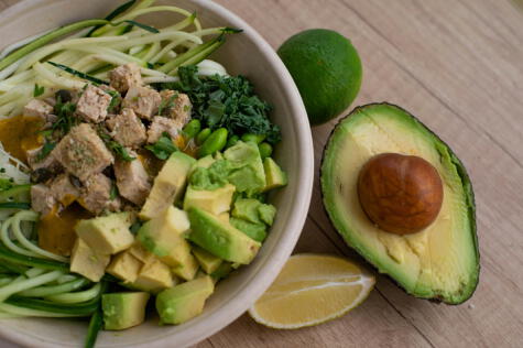 Conserva aguacates verdes a temperatura ambiente y los maduras en el frigorífico. Conserva aguacates verdes a temperatura ambiente y los maduras en el frigorífico.