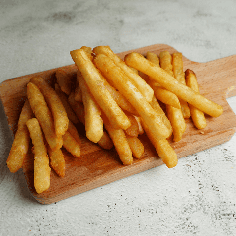 Papas fritas doradas y crocantes, listas para disfrutar. Papas fritas doradas y crocantes, listas para disfrutar.