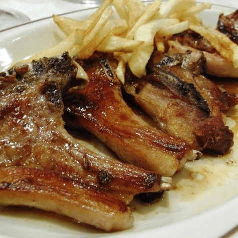 Modera o evita la ingesta de carne de cordero.   