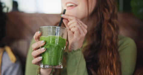 El batido aporta antioxidantes y propiedades antiinflamatorias esenciales para la salud. El batido aporta antioxidantes y propiedades antiinflamatorias esenciales para la salud.