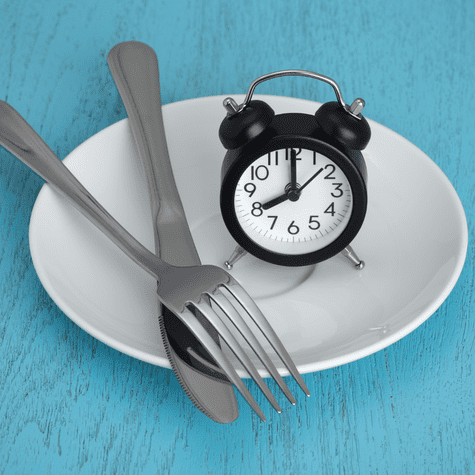 Dejar 12 horas de descanso entre la cena y el desayuno mejora la digestión y la energía. Dejar 12 horas de descanso entre la cena y el desayuno mejora la digestión y la energía.