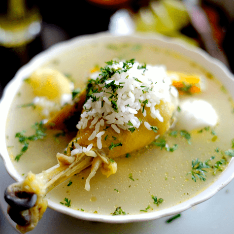 Rico en colágeno, vitaminas y minerales: una sopa que alimenta y previene enfermedades.   