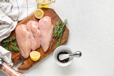 Con vitaminas del complejo B, la pechuga de pollo es clave para la producción de neurotransmisores y el funcionamiento cognitivo. Con vitaminas del complejo B, la pechuga de pollo es clave para la producción de neurotransmisores y el funcionamiento cognitivo.