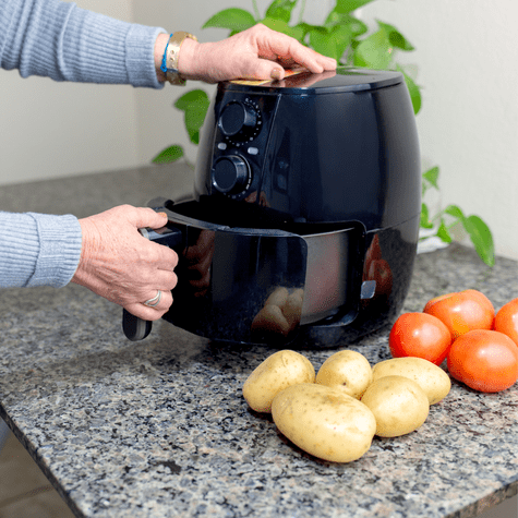 Evita ingredientes líquidos, ya que pueden dañar el interior de la airfryer. Evita ingredientes líquidos, ya que pueden dañar el interior de la airfryer.