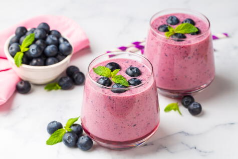 El jugo de arándano sin azúcar contiene nutrientes esenciales que benefician funciones digestivas y hepáticas. Fuente: Pexels.   