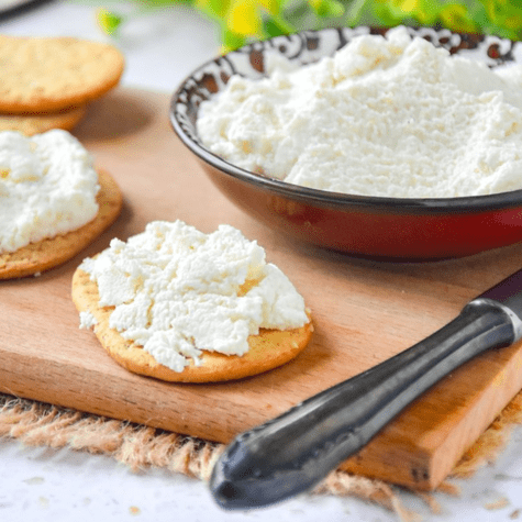 El queso contribuye a la salud de los huesos y los ojos. El queso contribuye a la salud de los huesos y los ojos.