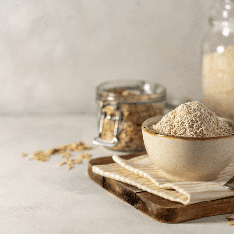 Inicia mezclando la avena con sal y levadura. Inicia mezclando la avena con sal y levadura.