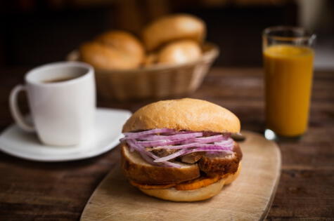 Pan con chicharrón. Pan con chicharrón.