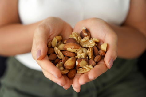Consumir frutos secos son esenciales para un bienestar general. Fuente: Shutterstock. Consumir frutos secos son esenciales para un bienestar general. Fuente: Shutterstock.