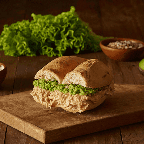 Marraqueta con palta. Marraqueta con palta.