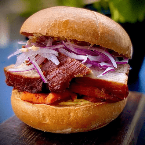 Pan con chicharrón. Pan con chicharrón.