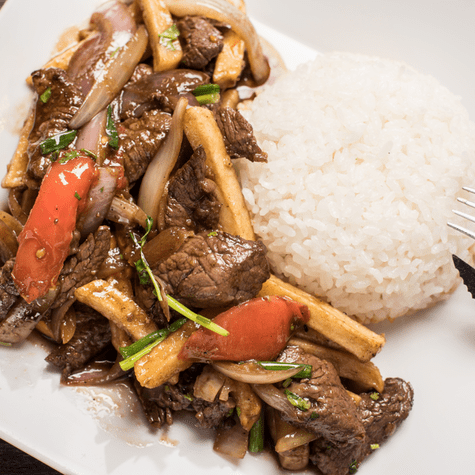 El lomo saltado resalta por su jugosidad y sazón única. Fuente: Shutterstock.   