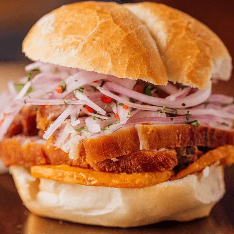 Pan con chicharrón. Pan con chicharrón.