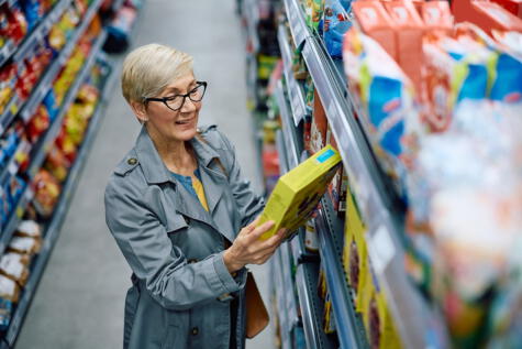 Se recomienda revisar detalladamente la lista de ingredientes. Fuente: Shutterstock. Se recomienda revisar detalladamente la lista de ingredientes. Fuente: Shutterstock.