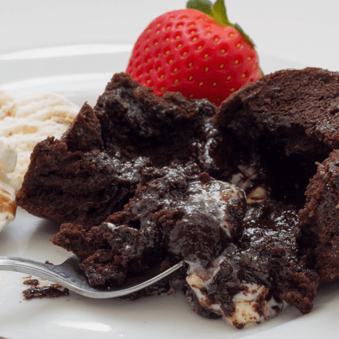 Disfruta de un postre cremoso. Disfruta de un postre cremoso.