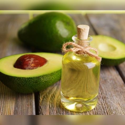 Vierte aceite de oliva en la pulpa de la palta. Vierte aceite de oliva en la pulpa de la palta.