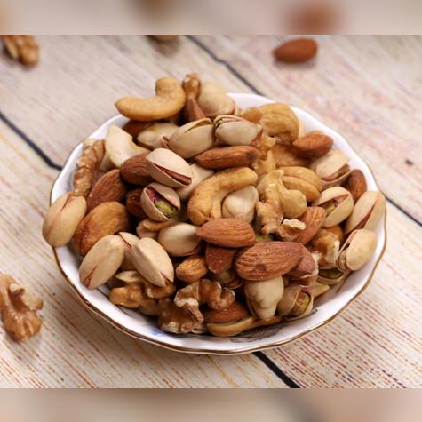  Almendras, avellanas y nueces.   