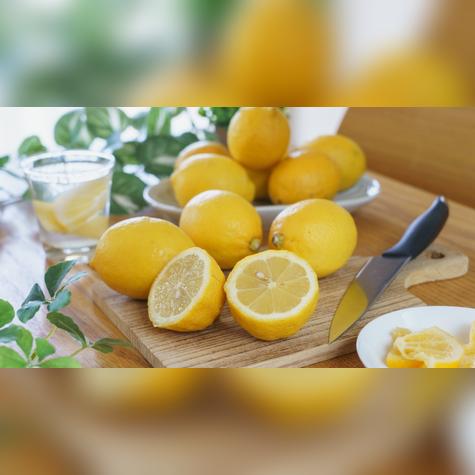 Además de su versatilidad en recetas, el limón mejora la digestión y desintoxica el cuerpo. Fuente: Shutterstock.   