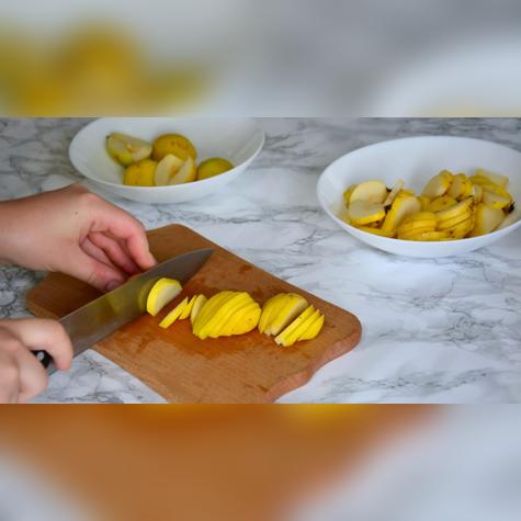 Esta receta fácil incluye ingredientes sencillos como aceite de oliva, paprika y cebolla en polvo, creando unos chips crujientes. Fuente: Shutterstock.   