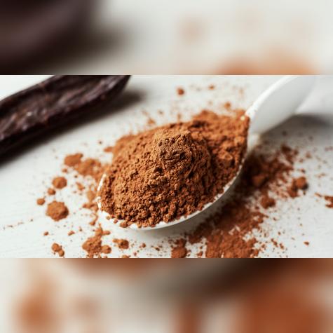 Un fruto versátil: puedes usarlo en polvo, harina o sirope para recetas dulces y saludables.   