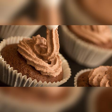 La crema pastelera se puede enriquecer con chocolate, frutas, café, té o frutos secos. Fuente: Shutterstock.   