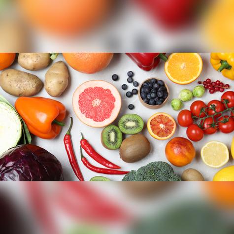 El kiwi, brócoli y arándano también poseen vitamina C.   