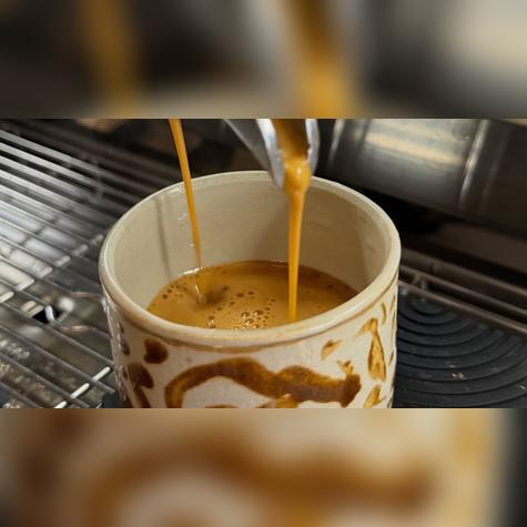 Tueste artesanal en Antaqa Café: así se transforma el grano ayacuchano en una bebida de especialidad.