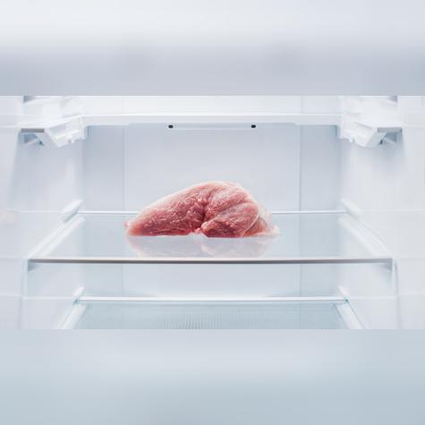 Descongela dentro del refrigerador, es más seguro.   