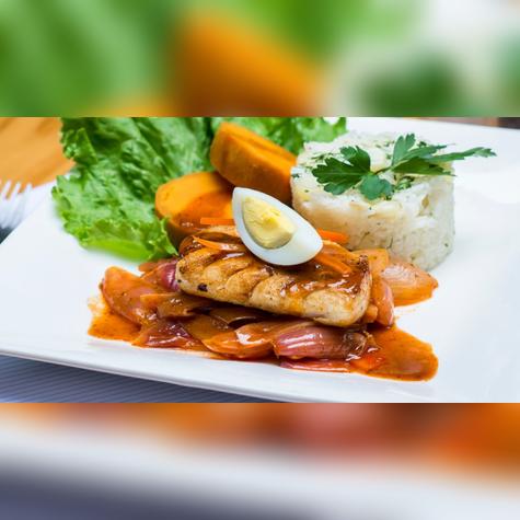 Versátil y práctico, el pollo en escabeche se conserva en refrigeración. Fuente: Shutterstock. Versátil y práctico, el pollo en escabeche se conserva en refrigeración. Fuente: Shutterstock.
