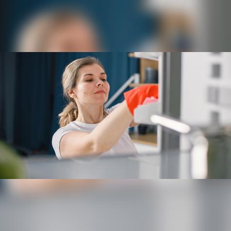 La obstrucción del drenaje, ocasionada por restos de comida o un uso inadecuado, puede resultar en hielo y charcos. Fuente: Shutterstock. La obstrucción del drenaje, ocasionada por restos de comida o un uso inadecuado, puede resultar en hielo y charcos. Fuente: Shutterstock.