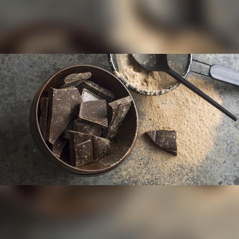 Usa tabletas de cacao negro o con leche. Usa tabletas de cacao negro o con leche.