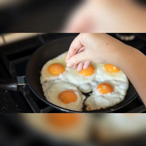 Puedes comer los huevos que desees pero dependerá del tipo de cocción.   