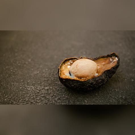 El aguacate se oxida al contacto con el aire, cambiando de color y sabor. El aguacate se oxida al contacto con el aire, cambiando de color y sabor.