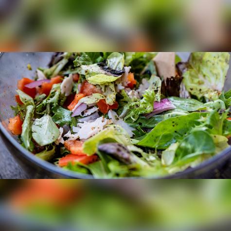La humedad excesiva acelera el deterioro de las verduras frescas. La humedad excesiva acelera el deterioro de las verduras frescas.