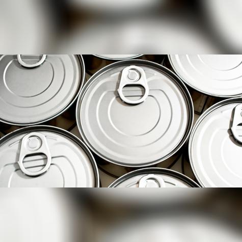 El defecto en el sello hermético de algunas latas podría permitir el ingreso de la bacteria <em>Clostridium botulinum</em>. El defecto en el sello hermético de algunas latas podría permitir el ingreso de la bacteria <em>Clostridium botulinum</em>.