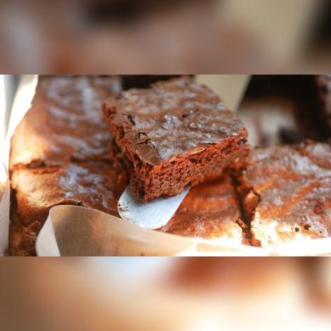 Acompaña este brownie con yogur griego o frutas frescas para un toque especial. Fuente: Shutterstock, Acompaña este brownie con yogur griego o frutas frescas para un toque especial. Fuente: Shutterstock,
