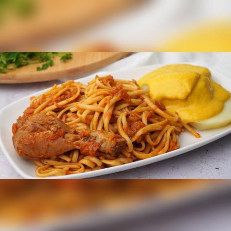 Tallarines rojos peruanos.    Tallarines rojos peruanos.