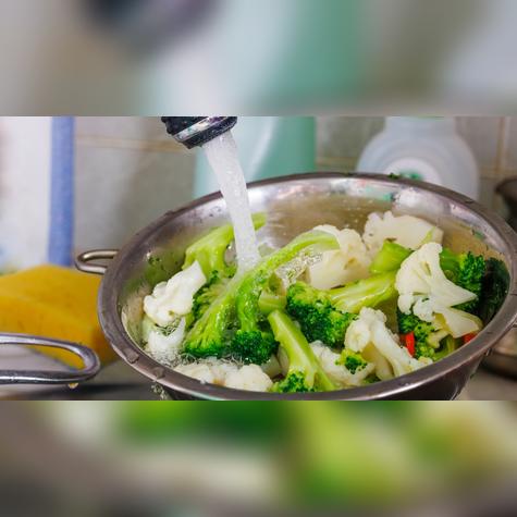 Enjuaga muy bien con agua fría.    Enjuaga muy bien con agua fría.