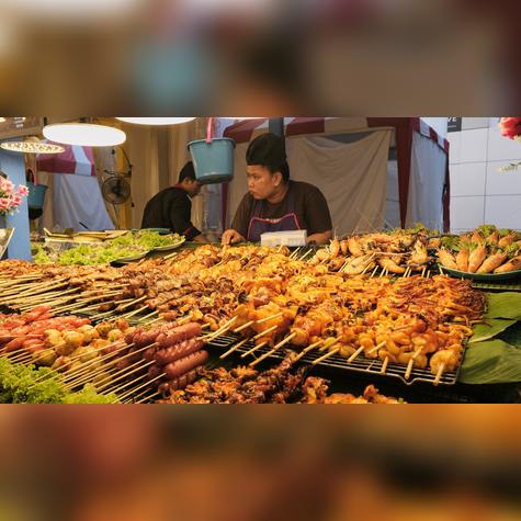 La cocina tailandesa conquista desde sus puestos callejeros: currys, fideos y sopas que mezclan sencillez y perfección en cada plato.      La cocina tailandesa conquista desde sus puestos callejeros: currys, fideos y sopas que mezclan sencillez y perfección en cada plato.