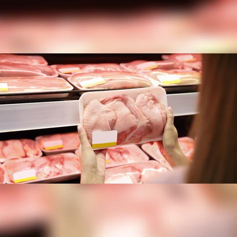 Pollo contaminado con metal.    Pollo contaminado con metal.